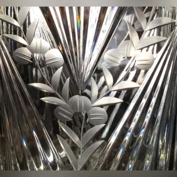 Crystal ice bucket. Elegant art deco design. 1930's vibe. 5 pounds of crystal.